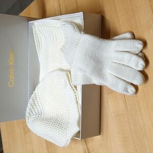 NIB Calvin Klein beanie, glove, scarf set in Ivory.